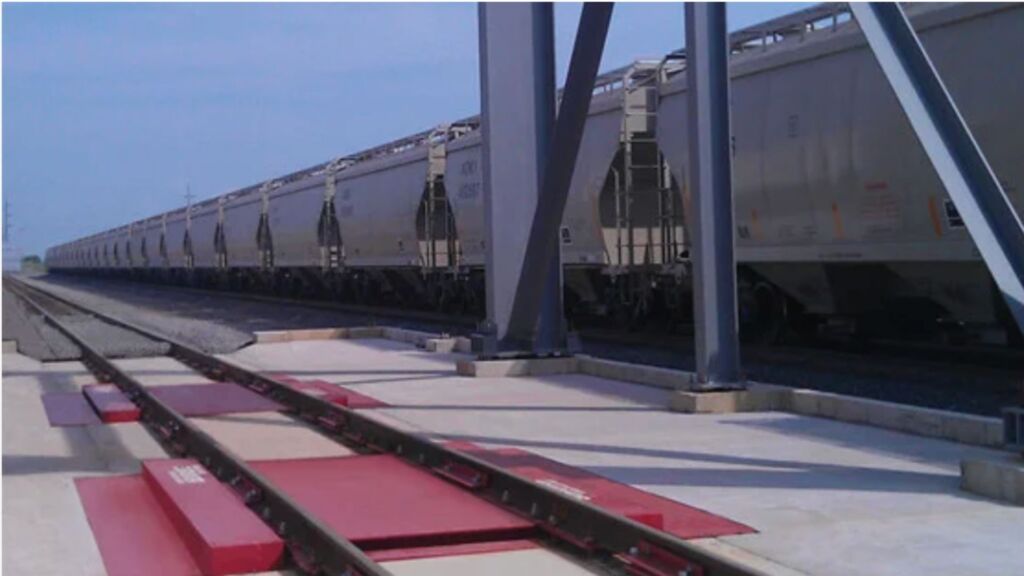 Báscula ferrocarrilera industrial para trabajo pesado.
